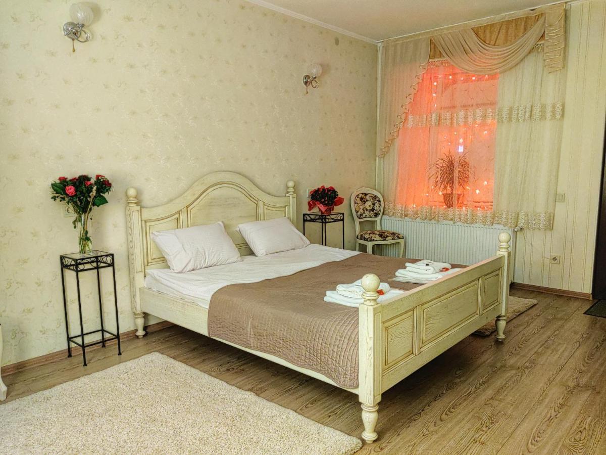 Chaplin Hotel Lviv Exterior photo