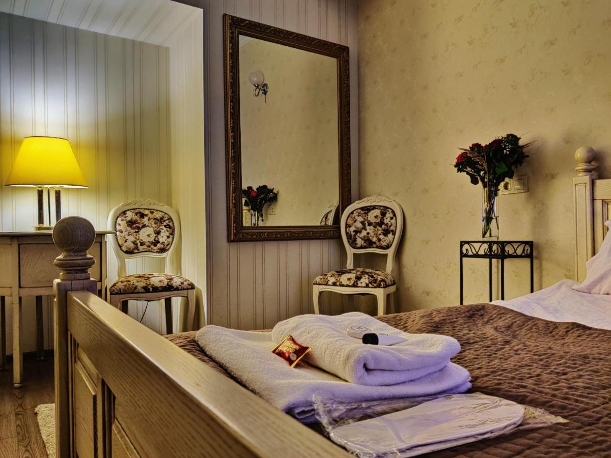 Chaplin Hotel Lviv Exterior photo