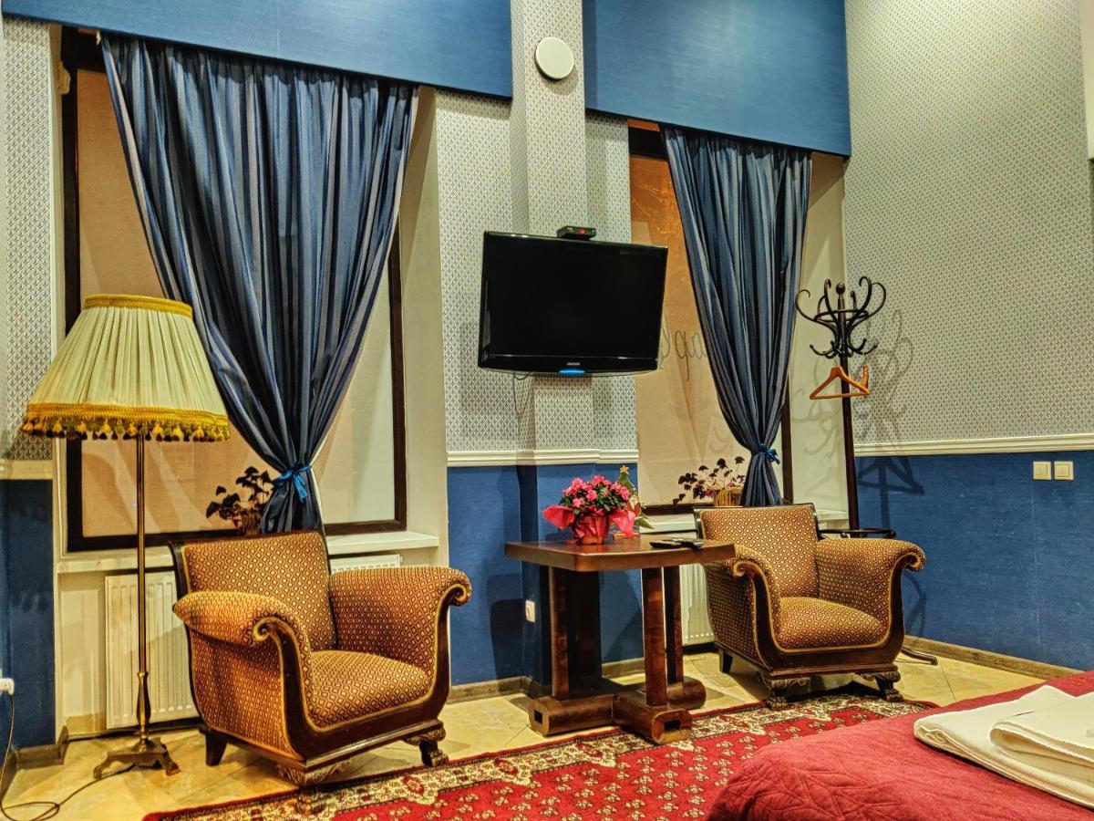 Chaplin Hotel Lviv Exterior photo