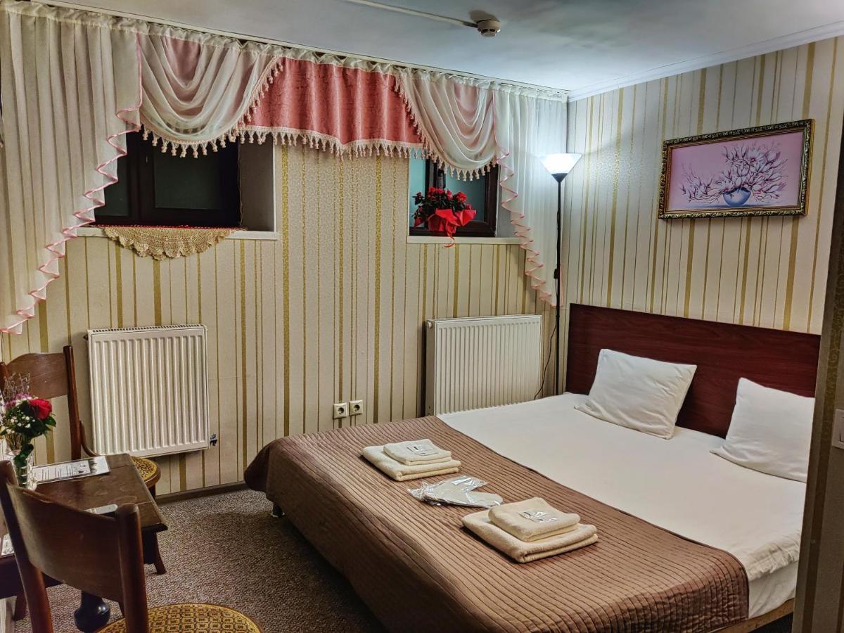Chaplin Hotel Lviv Exterior photo
